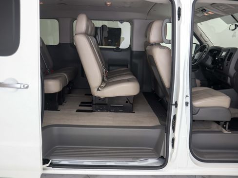 Used 2017 Nissan NV 3500 SL RWD image 13