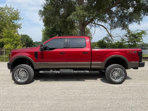 Used 2017 Ford F250 Lariat w/ Lariat Ultimate Package AWD/4WD image 8