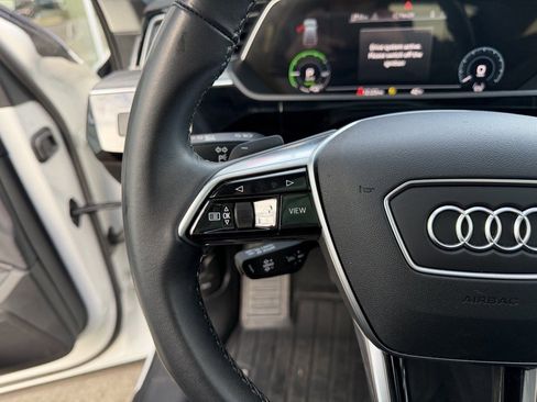 Used 2022 Audi e-tron Premium w/ Convenience Plus Package image 18