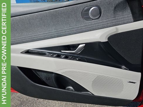 Certified 2025 Hyundai Elantra Limited image 32