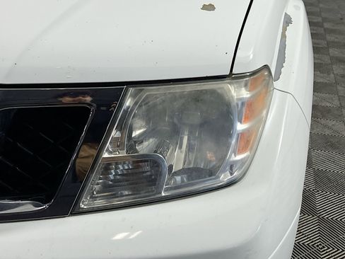 Used 2018 Nissan Frontier SV image 12