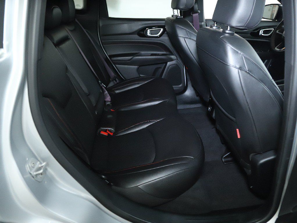 Used 2025 Jeep Compass Trailhawk AWD/4WD image 32