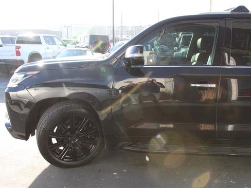 Used 2017 Lexus LX 570 4WD image 5