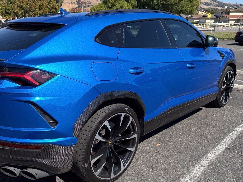 Used 2020 Lamborghini Urus AWD/4WD image 6