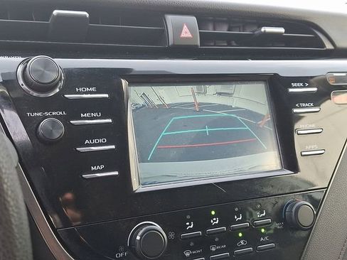 Used 2019 Toyota Camry LE FWD image 18