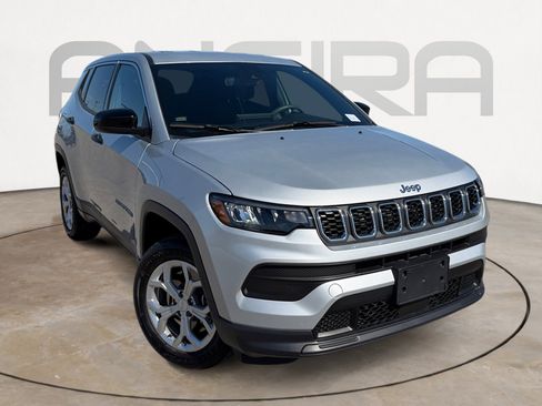 Used 2024 Jeep Compass Sport image 4