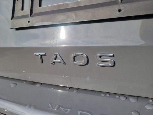 Certified 2022 Volkswagen Taos SE w/ Panoramic Sunroof Package AWD/4WD image 18