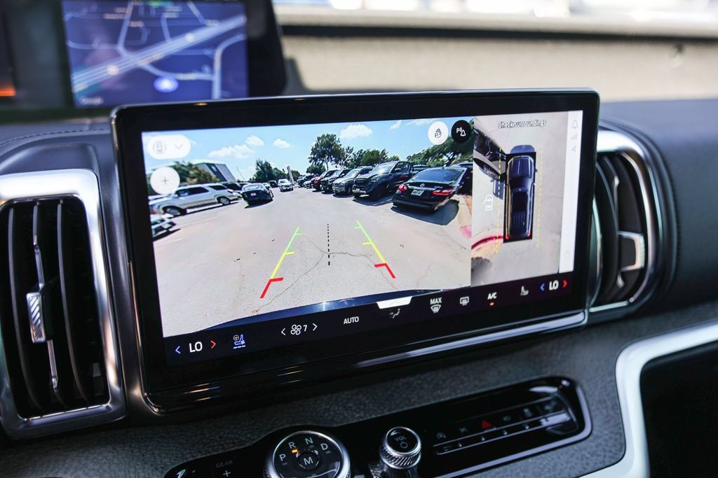 Used 2025 Ford Expedition Tremor AWD/4WD image 19