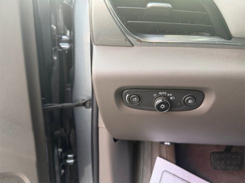 Used 2020 Chevrolet Traverse LT image 26