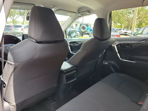 Used 2021 Toyota RAV4 LE FWD image 8
