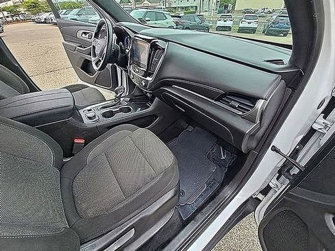 Used 2023 Chevrolet Traverse LT image 46