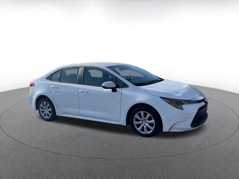 Used 2025 Toyota Corolla LE image 2