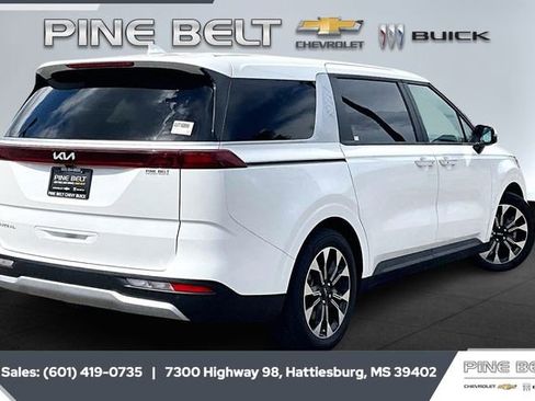 Used 2024 Kia Carnival EX image 11