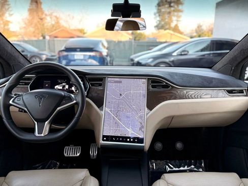 Used 2016 Tesla Model X Performance image 11