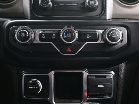 Used 2019 Jeep Wrangler Sport image 18