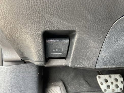 Used 2025 Toyota Camry SE image 44