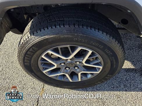 Used 2024 Jeep Wrangler Unlimited Sahara AWD/4WD image 16