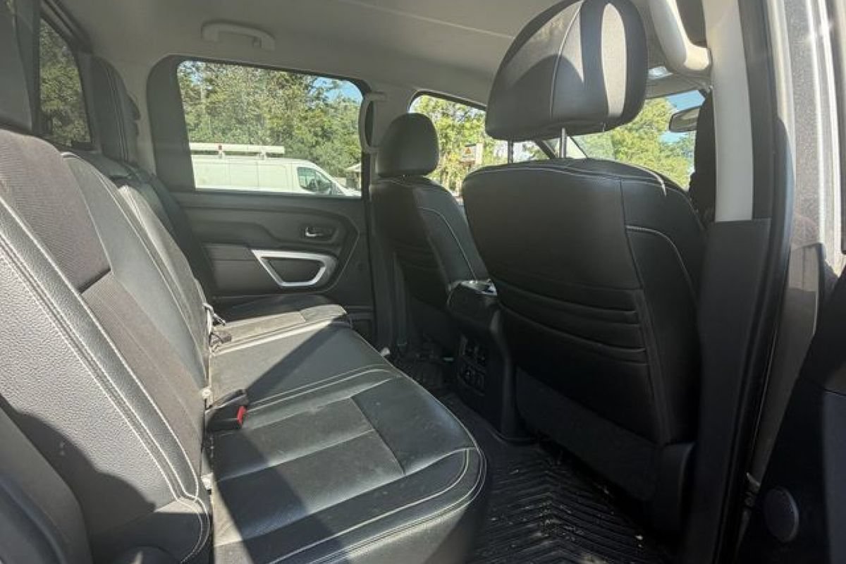Used 2018 Nissan Titan PRO-4X w/ Pro-4x Convenience Package AWD/4WD image 10