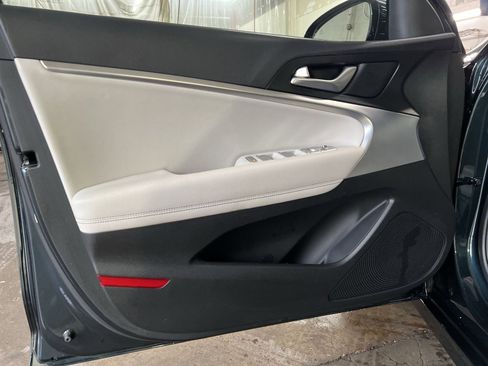 Used 2024 Genesis G70 2.5T image 14