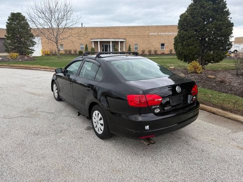 Used 2011 Volkswagen Jetta Sedan image 3
