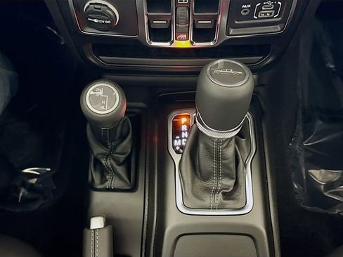 New 2025 Jeep Gladiator Sport image 16