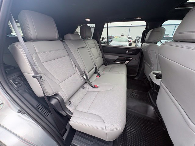 Used 2025 Toyota Sequoia Limited w/ Tow Technology Package AWD/4WD image 32