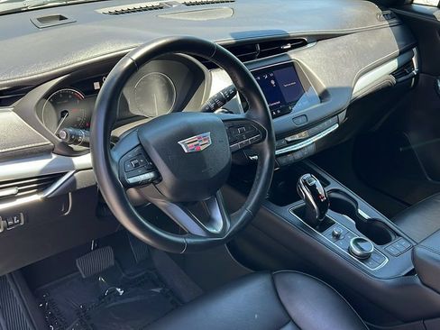 Used 2022 Cadillac XT4 Premium Luxury w/ Enhanced Visibility Package FWD image 12