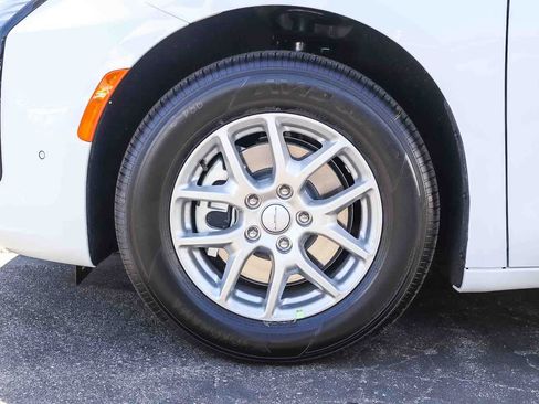 New 2027 Chrysler Pacifica Select FWD image 10