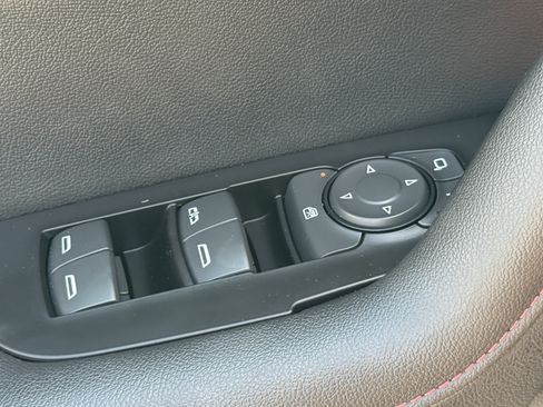Used 2025 Chevrolet Blazer RS FWD image 28