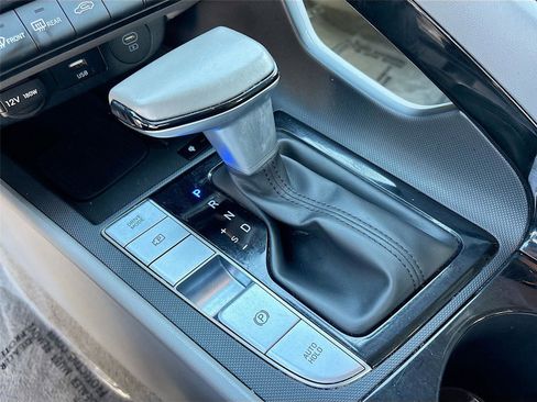 Used 2025 Hyundai Elantra SEL image 17