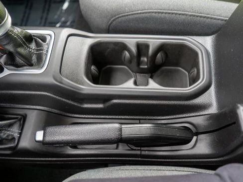 Used 2025 Jeep Wrangler Unlimited Sahara image 28