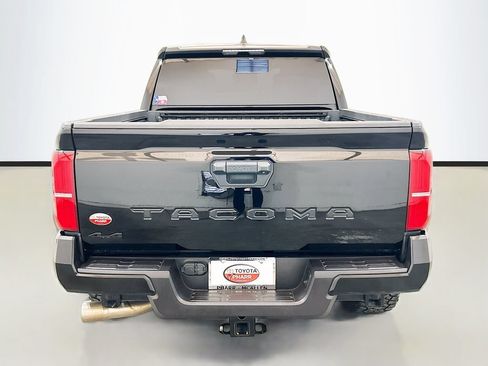 Used 2025 Toyota Tacoma SR5 AWD/4WD image 5