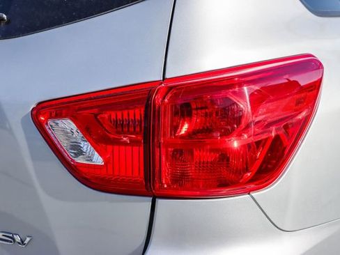 Used 2019 Nissan Pathfinder SV image 8