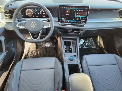 New 2026 Volkswagen Tiguan SE AWD/4WD image 16