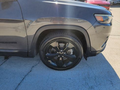 Used 2021 Jeep Cherokee Latitude Plus image 11