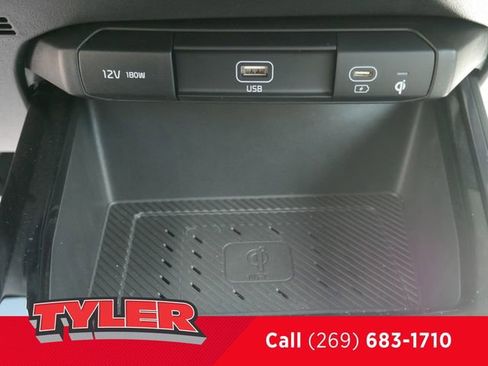 Used 2025 Kia Niro SX image 34