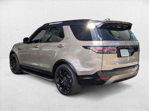 New 2025 Land Rover Discovery Dynamic SE image 9