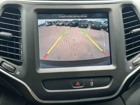 Used 2022 Jeep Cherokee Latitude Lux w/ Sun & Sound Group FWD image 32