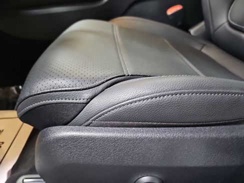 Certified 2025 Mercedes-Benz GLC 300 image 32