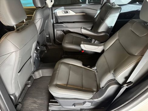 Used 2025 Ford Explorer Active w/ Active Comfort Package AWD/4WD image 20