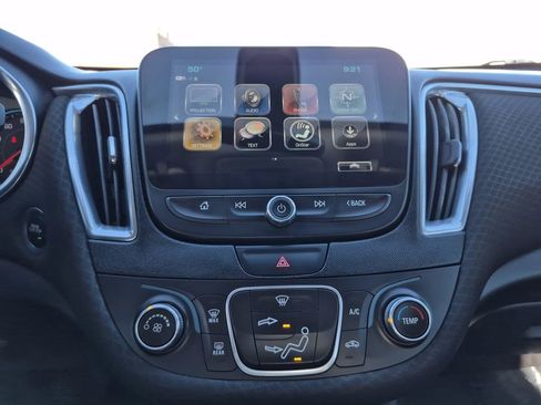 Used 2018 Chevrolet Malibu LT image 9