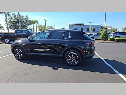 New 2026 Chevrolet Equinox EV LT image 18