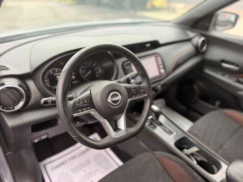 Used 2023 Nissan Kicks SR FWD image 11