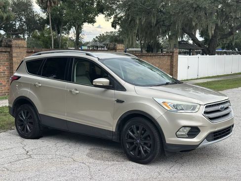 Used 2017 Ford Escape Titanium FWD image 5
