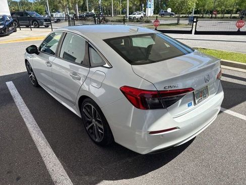 Used 2022 Honda Civic Touring image 3