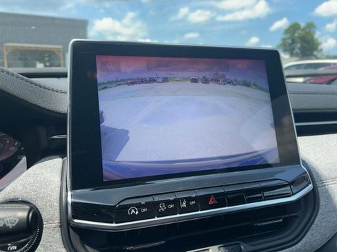 New 2024 Jeep Compass Latitude w/ Sun and Sound Group image 31