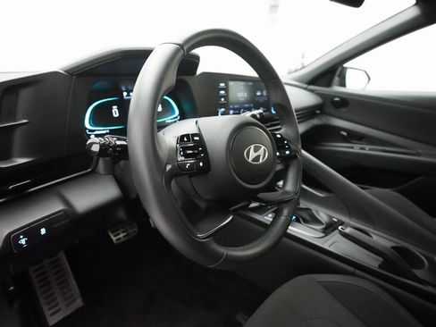 Used 2025 Hyundai Elantra Sport image 8