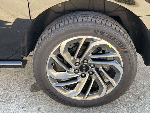 New 2025 Lincoln Navigator L Reserve image 9