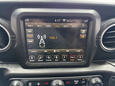 Used 2018 Jeep Wrangler Unlimited Sahara w/ Uconnect 4C Nav & Sound Group AWD/4WD image 21
