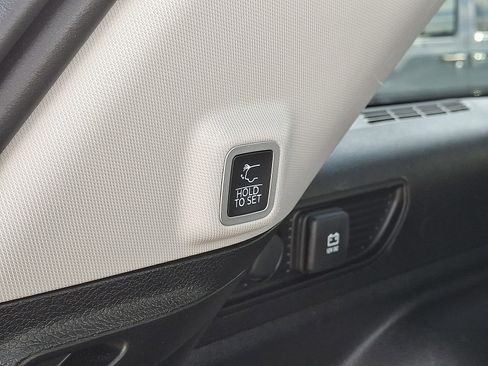 Used 2023 Jeep Grand Cherokee Limited w/ Black Appearance Package image 29